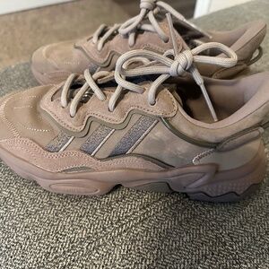 Adidas Ozweego Tennis Shoes